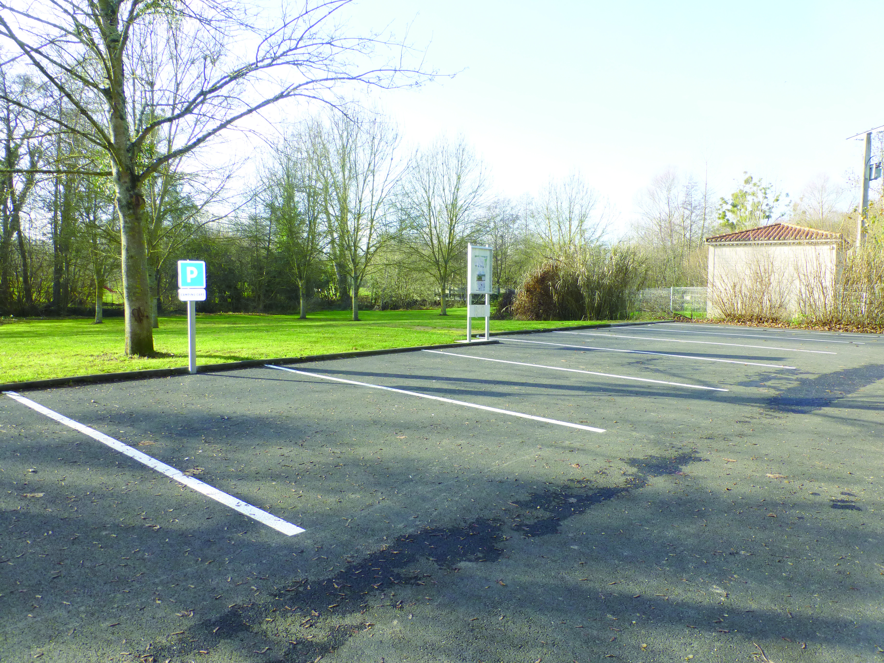 Aire de Stationnement de Camping-Car de Vouillé - photo 1