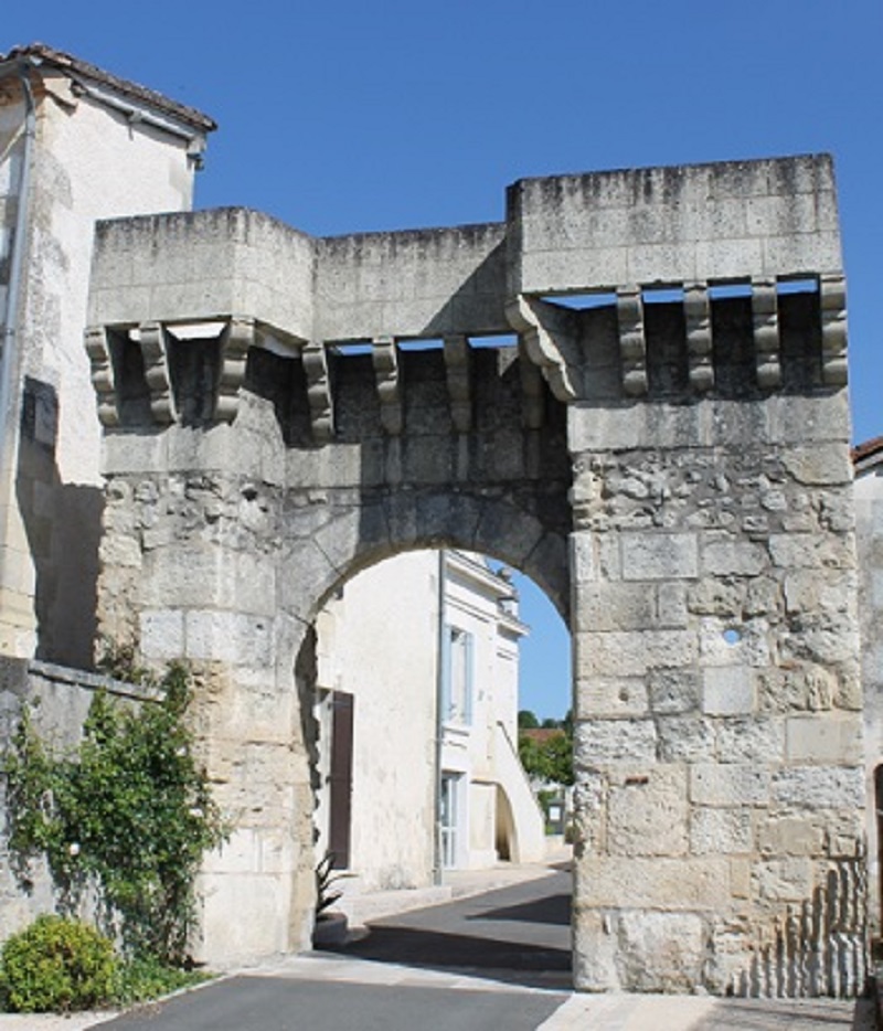 Point de vue sur la Vallée de la Dronne à la terrasse de Montagrier