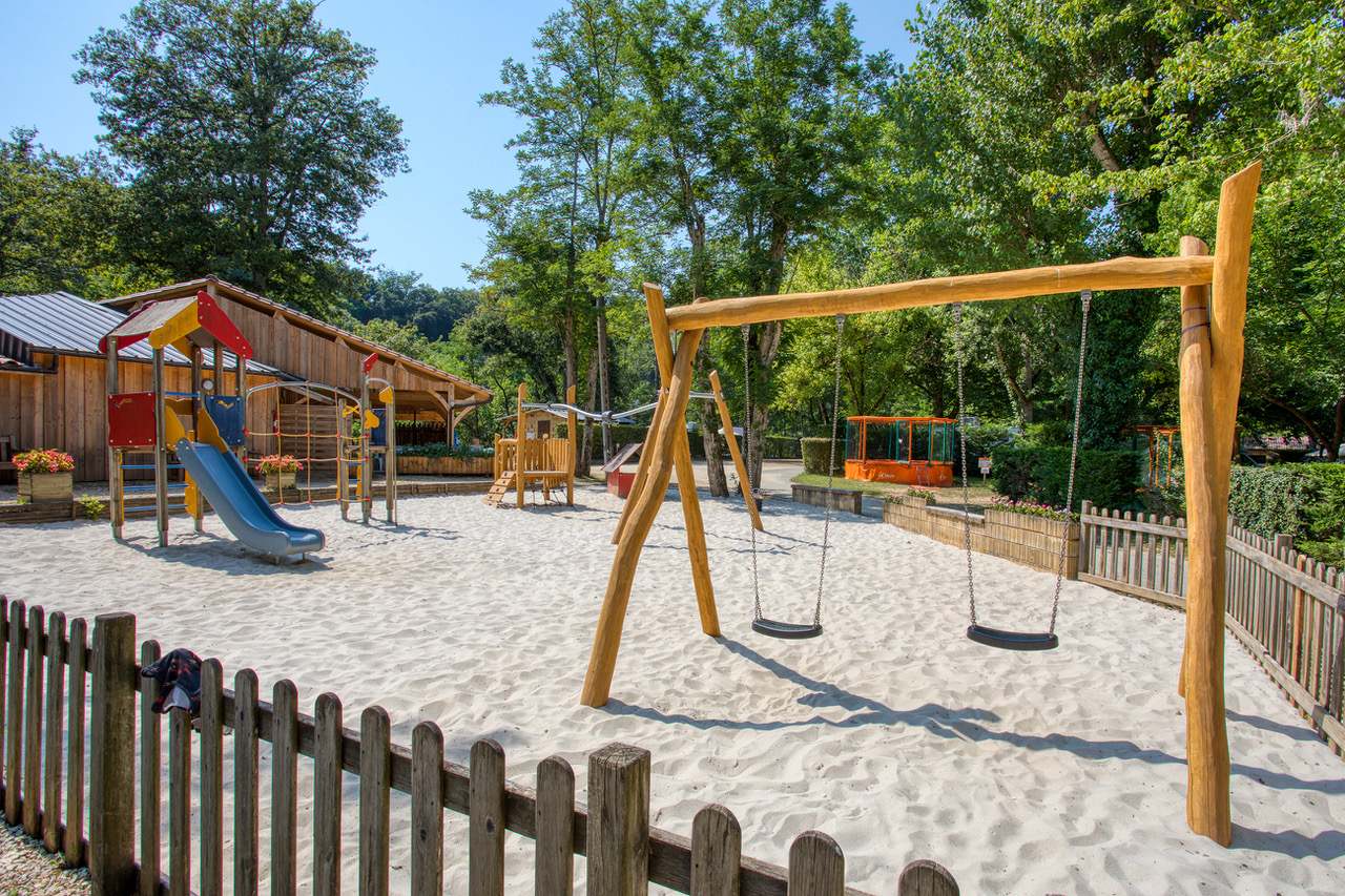 Camping le Rocher de la Cave
