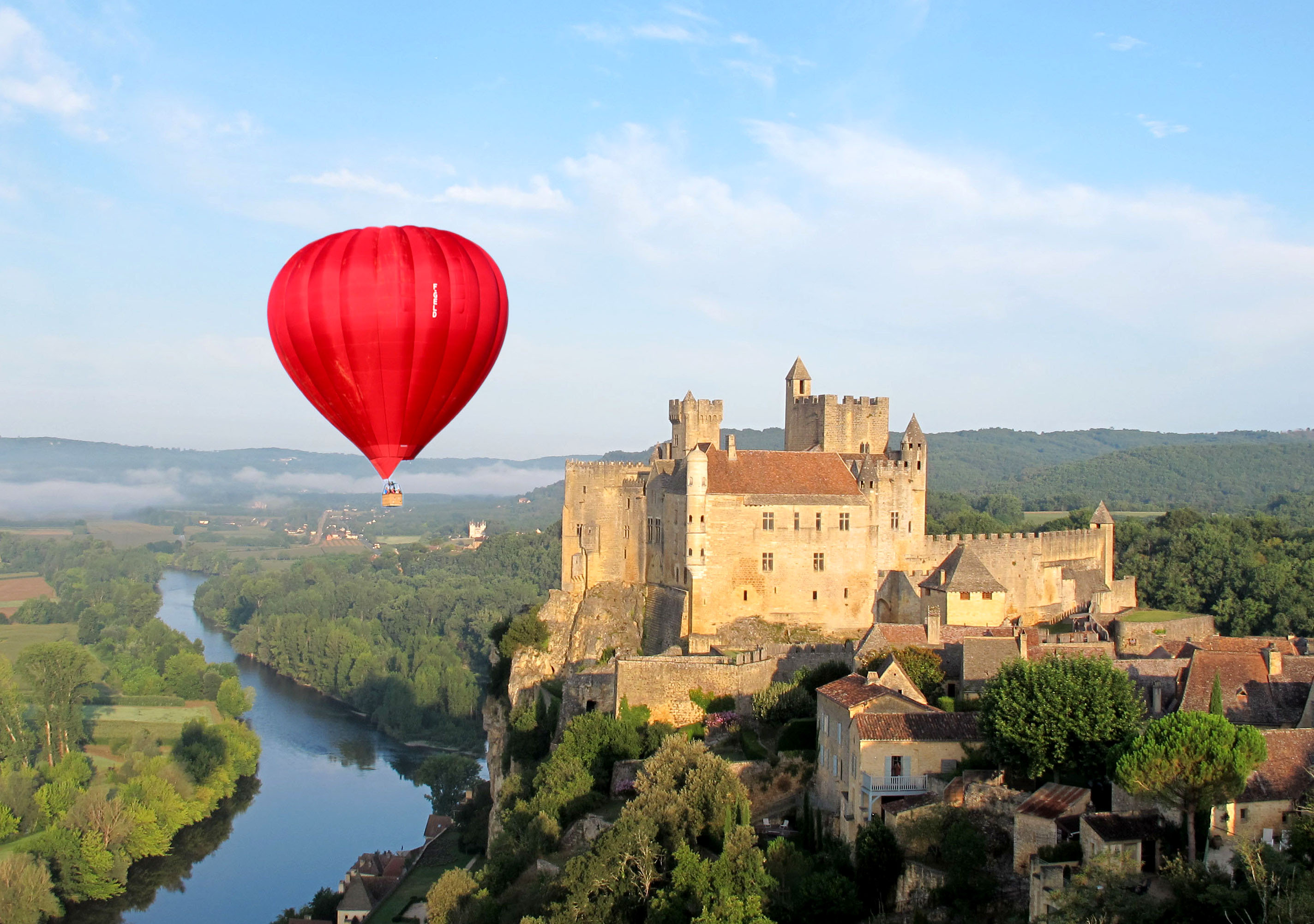 Montgolfiere Et Chateaux Beynac Et Cazenac Tourism In Pays De Bergerac