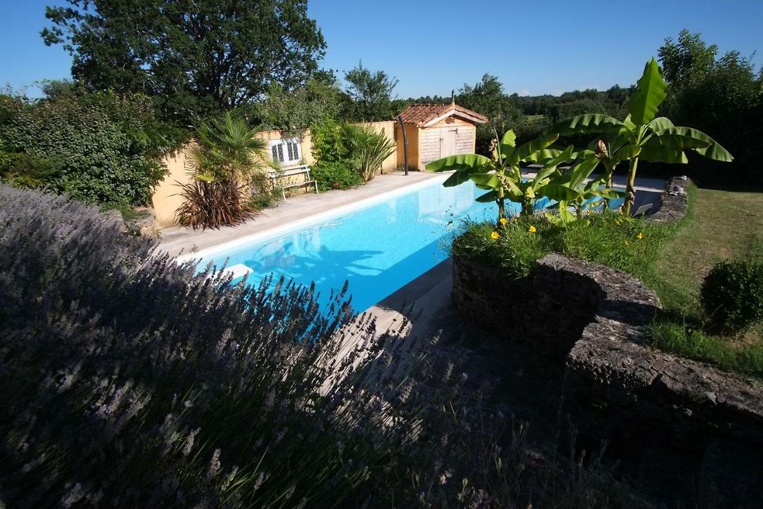 Piscine gite Le Peyrot