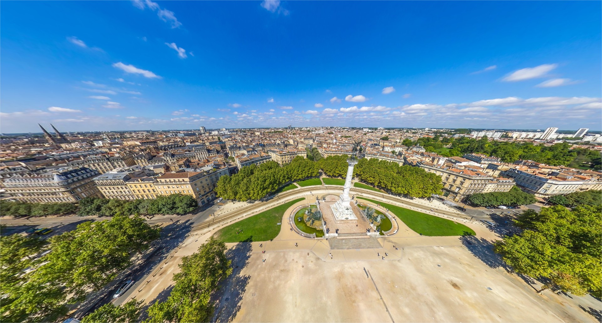 Esplanade des Quinconces et le monument aux Girondins