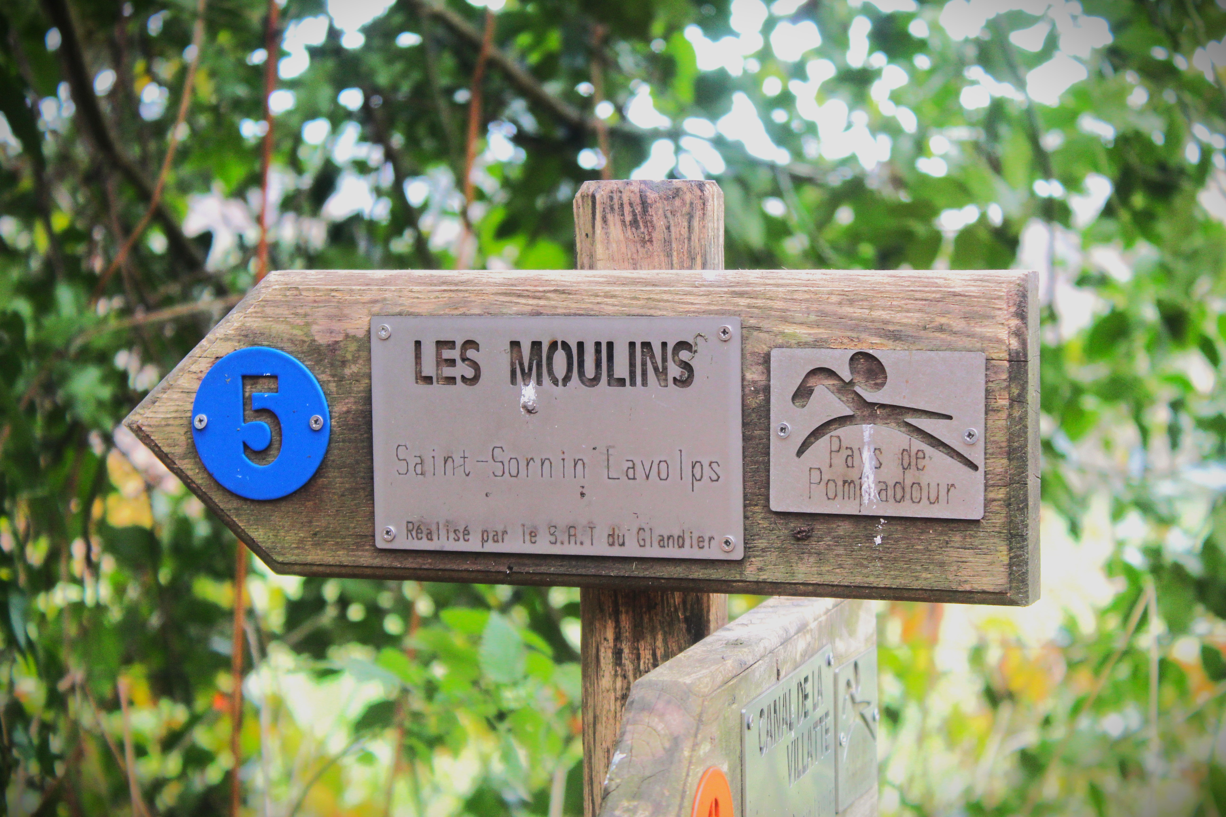 Les Moulins