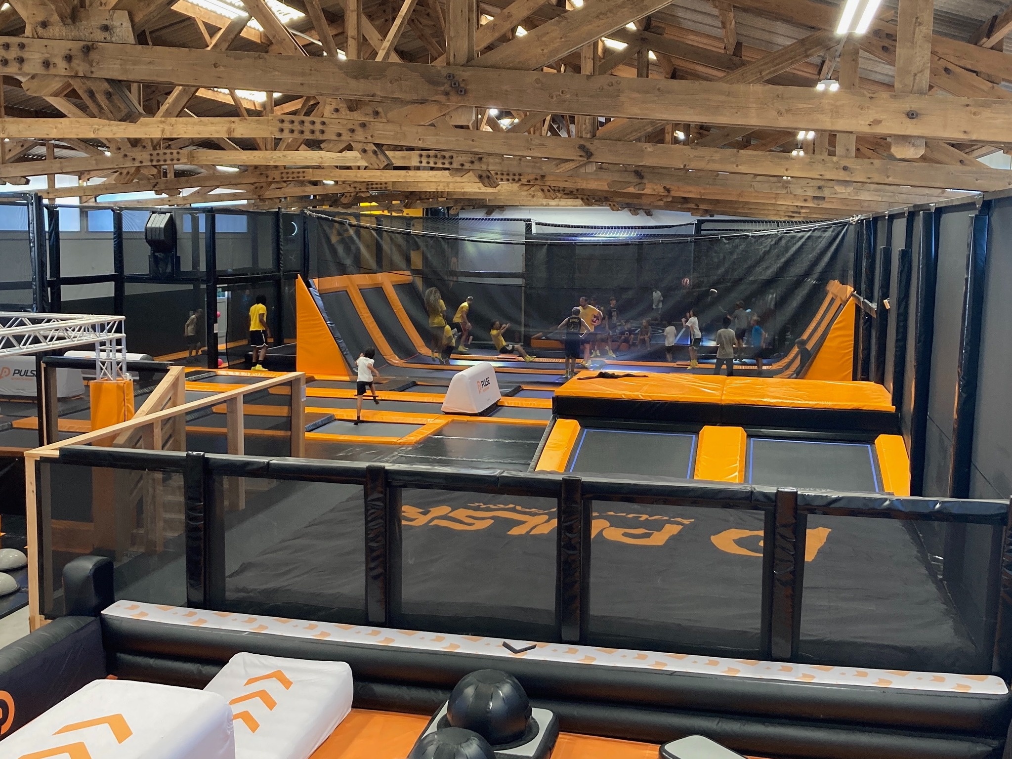 Trampoline Park :  Pulse Jump & Climb