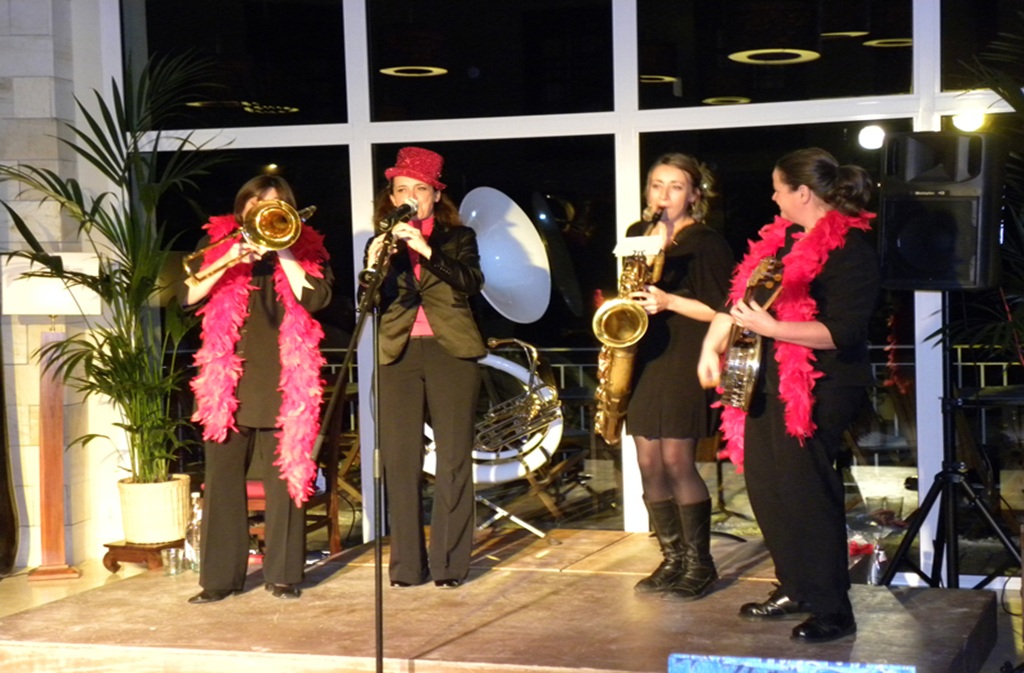 Concert Swing Ladies