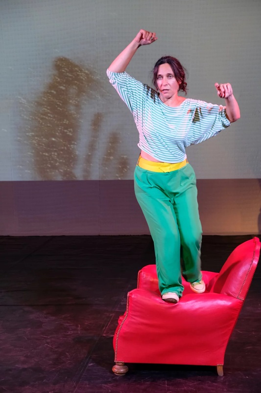 Théâtre-dessiné La fille du fauteuil par la Compagnie Imagine