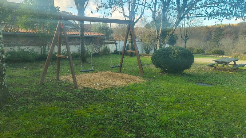 Aire de jeux de Valeuil Aire de jeux de Valeuil