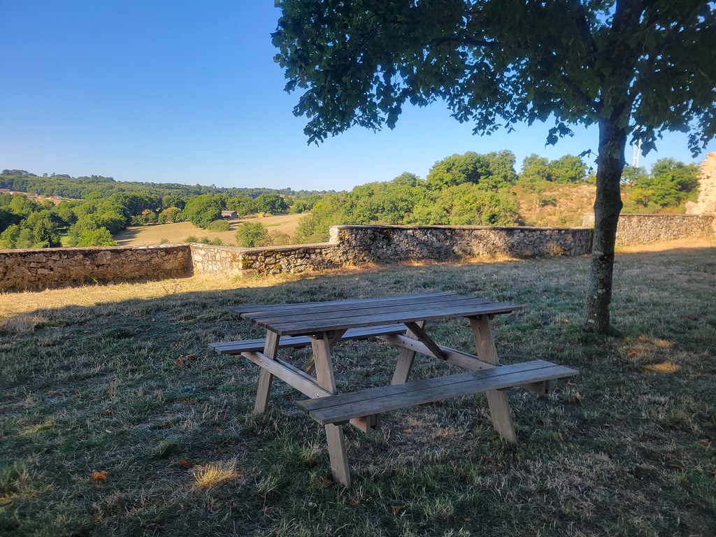 Aire de pique-nique du château de Mauléon