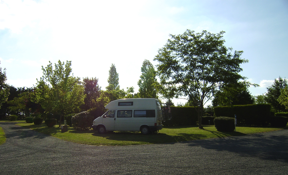 Aire d'accueil camping-car avec aire de services_12