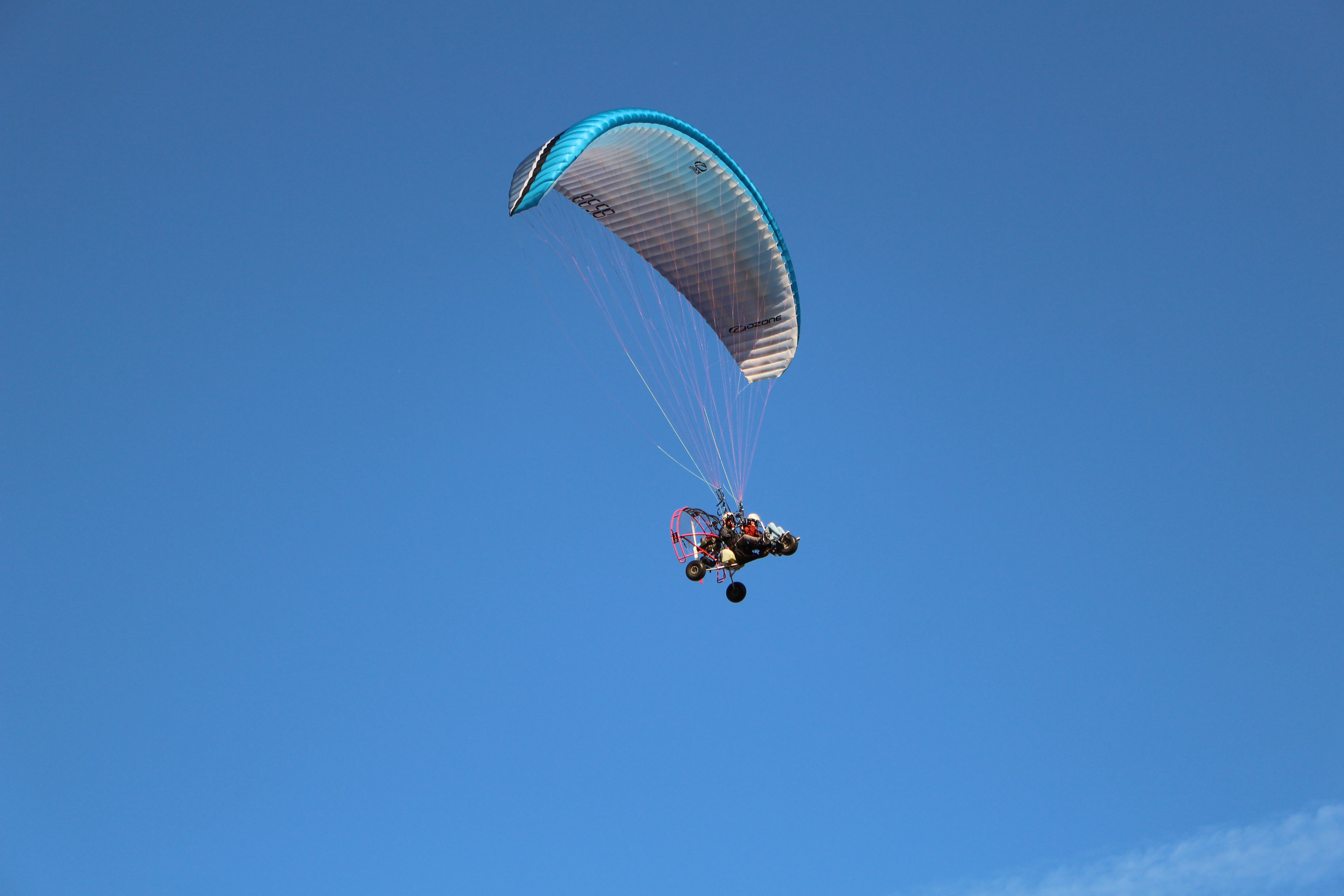 Baptême de l'air en parapente à moteur