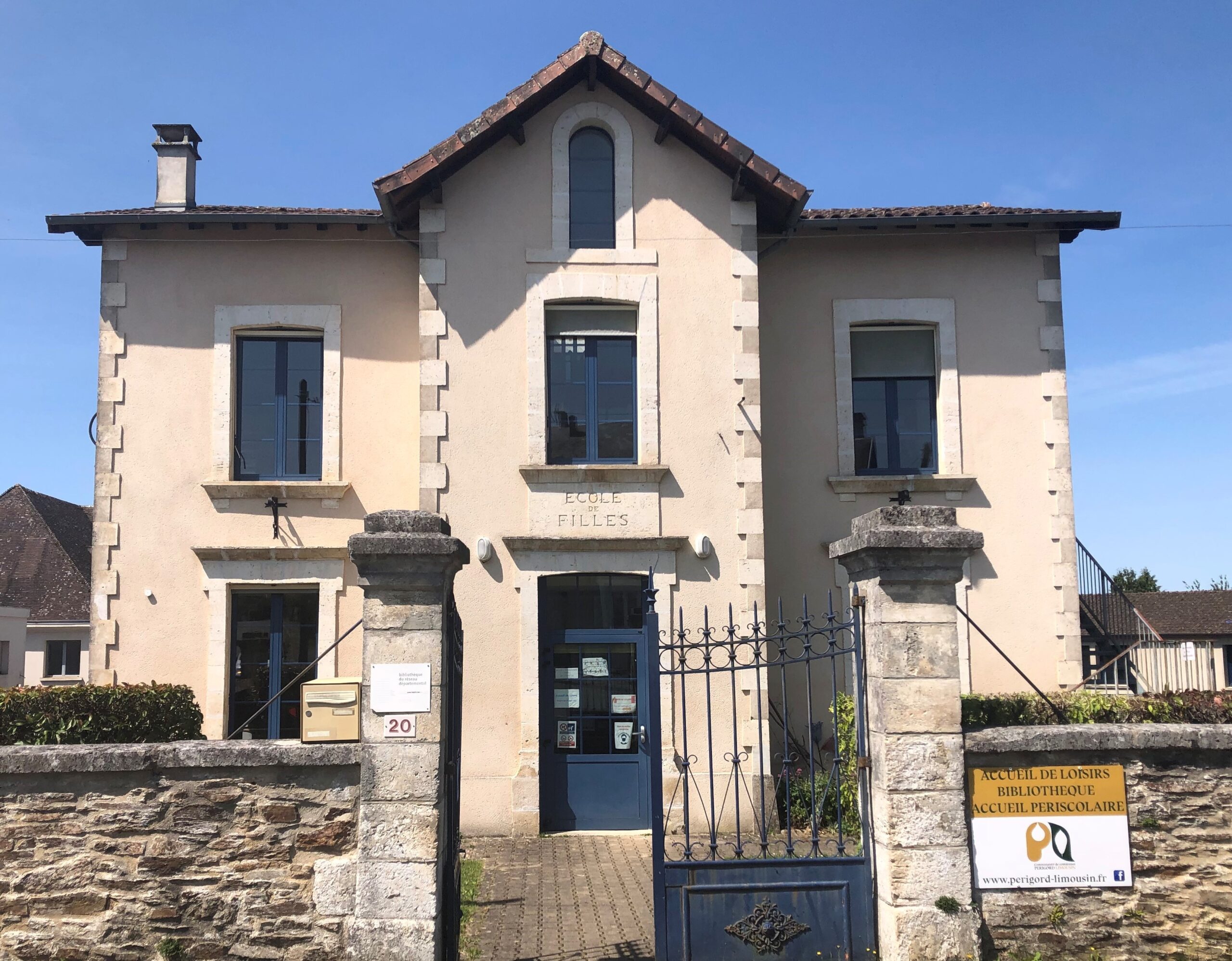 Bibliothèque de Jumilhac le Grand