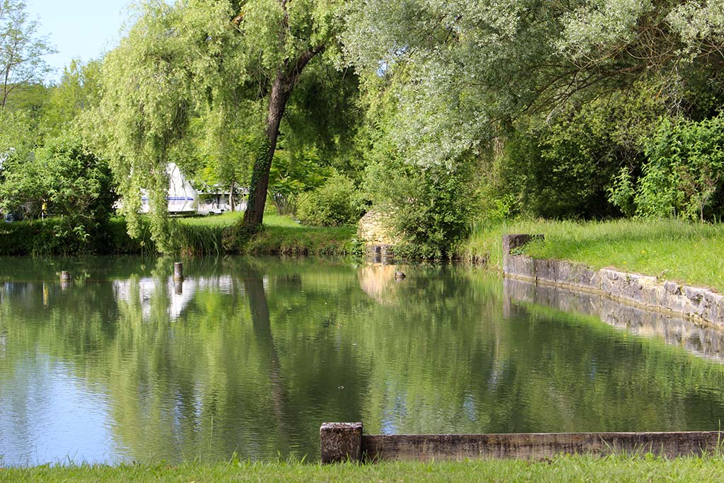 camping-les-Tailladis-etang