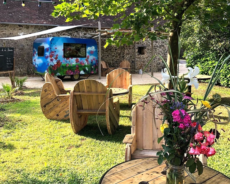 caravane béchadie jardin
