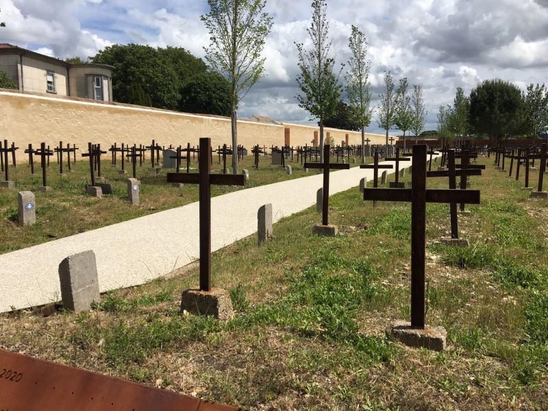 Affiche ou photo : Site Mémorial du cimetière des Oubliés et la Maison du Fossoyeur