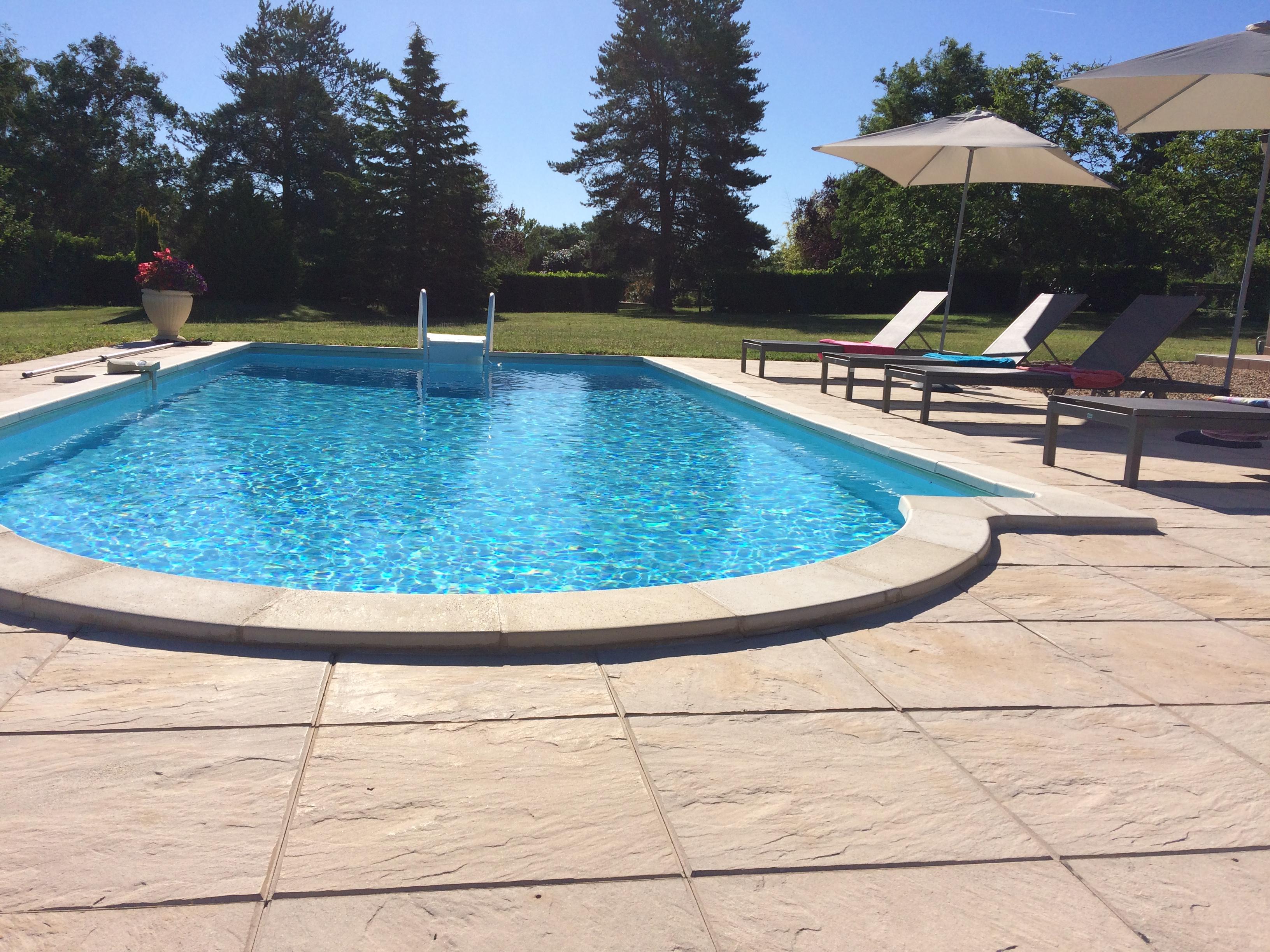 Chataigne avec sa piscine privée au nord de Sarlat