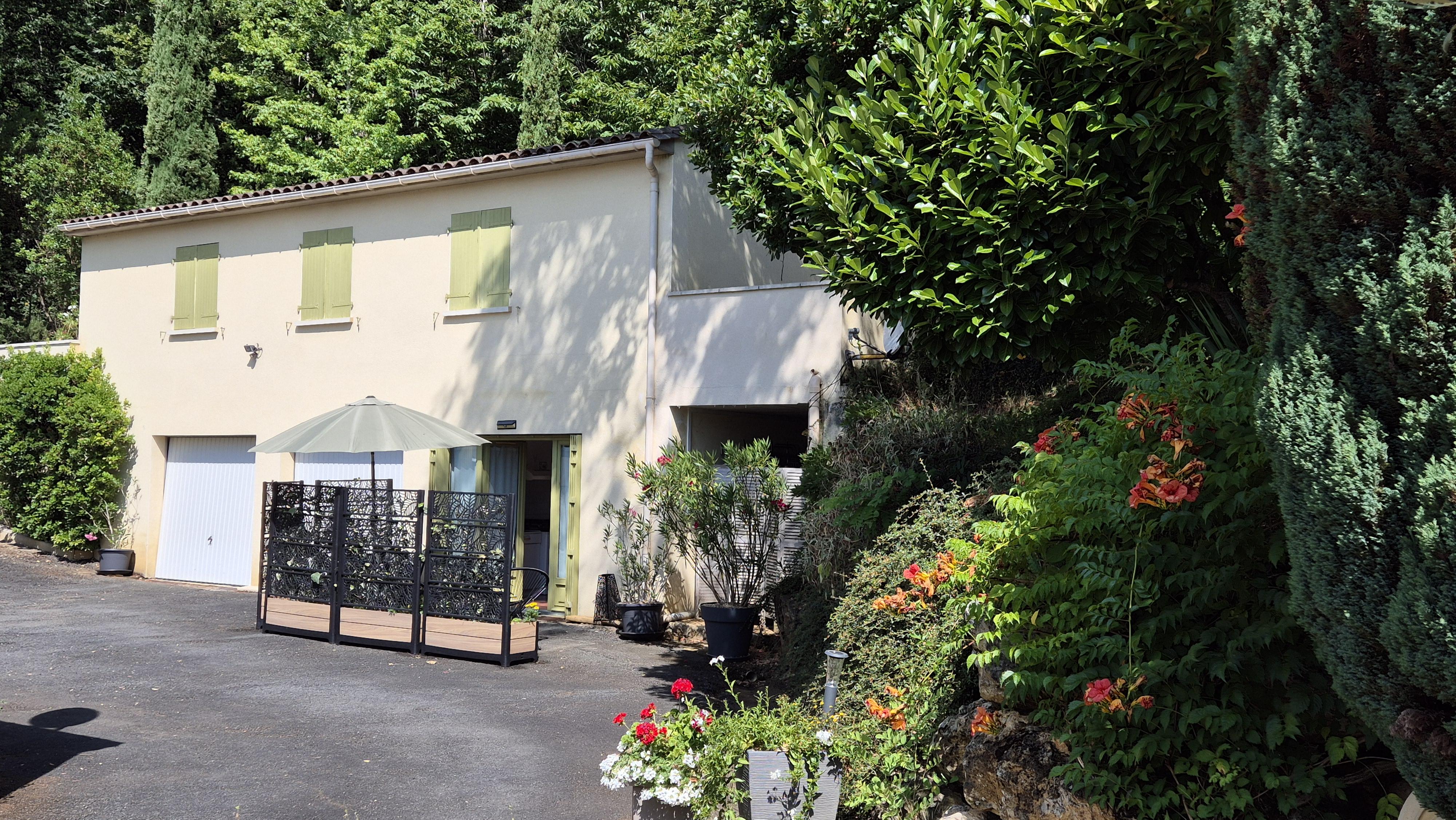 Studio Côté Sud Vert avec piscine à  Sarlat