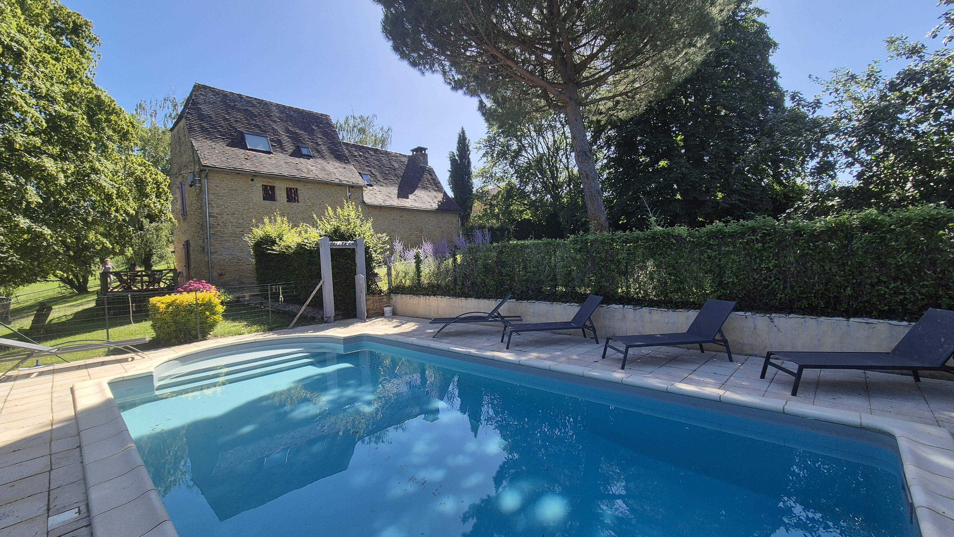 Maison Rouge avec piscine privée au nord de Sarlat