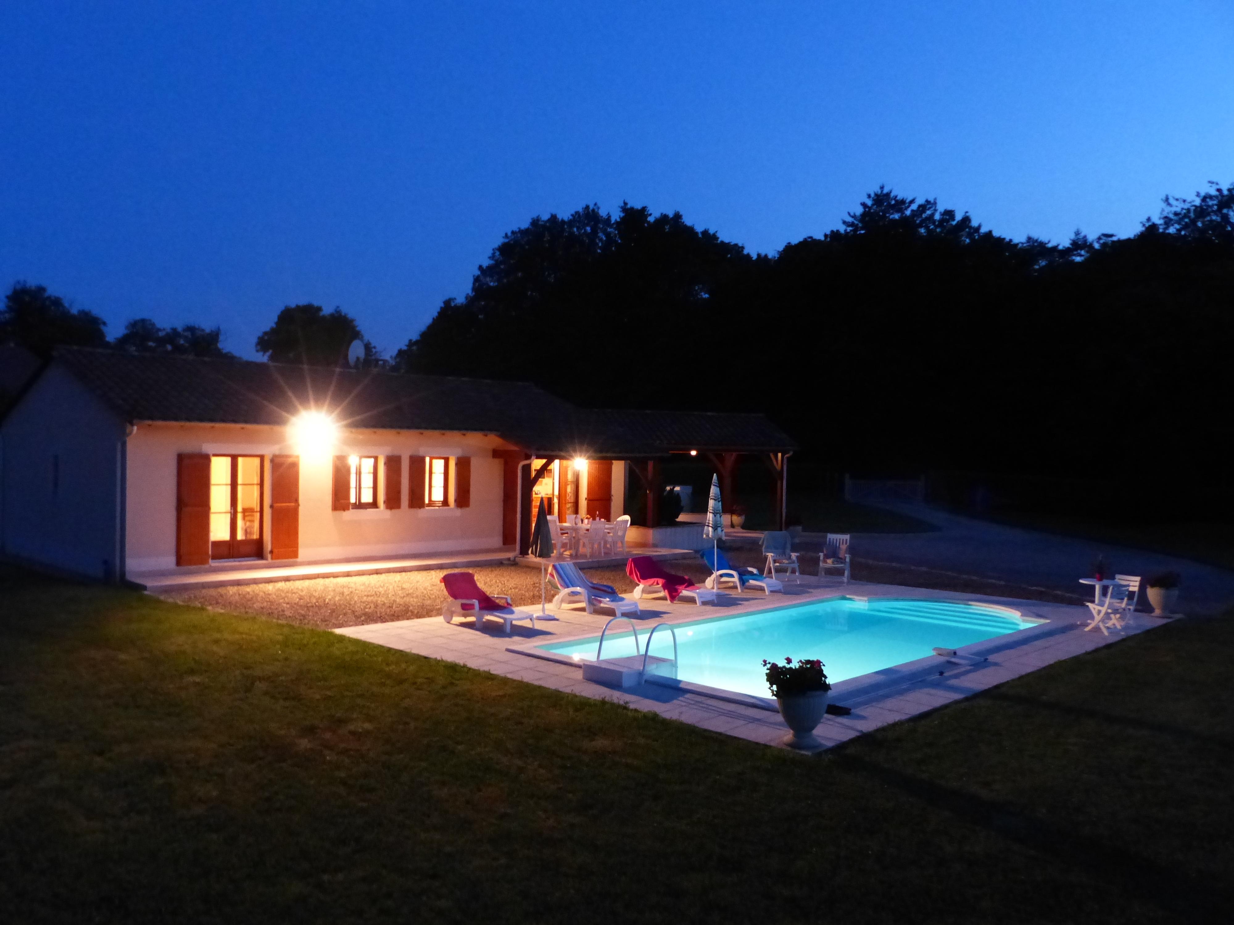 Chataigne avec sa piscine privée au nord de Sarlat