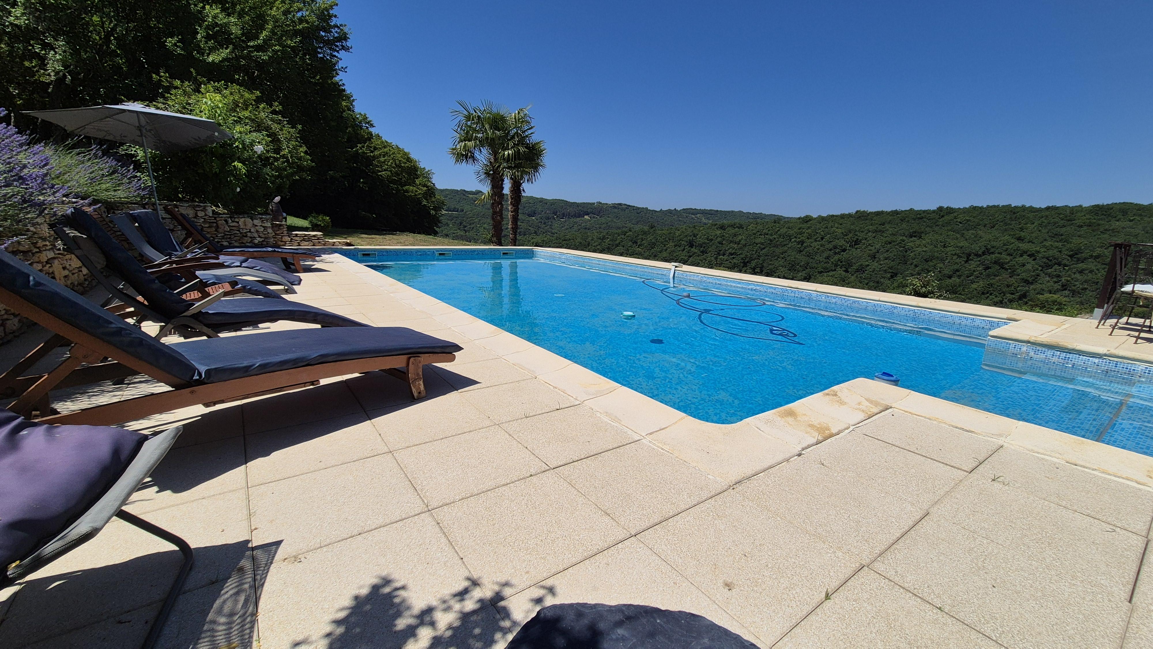 Charmille avec piscine proche Sarlat