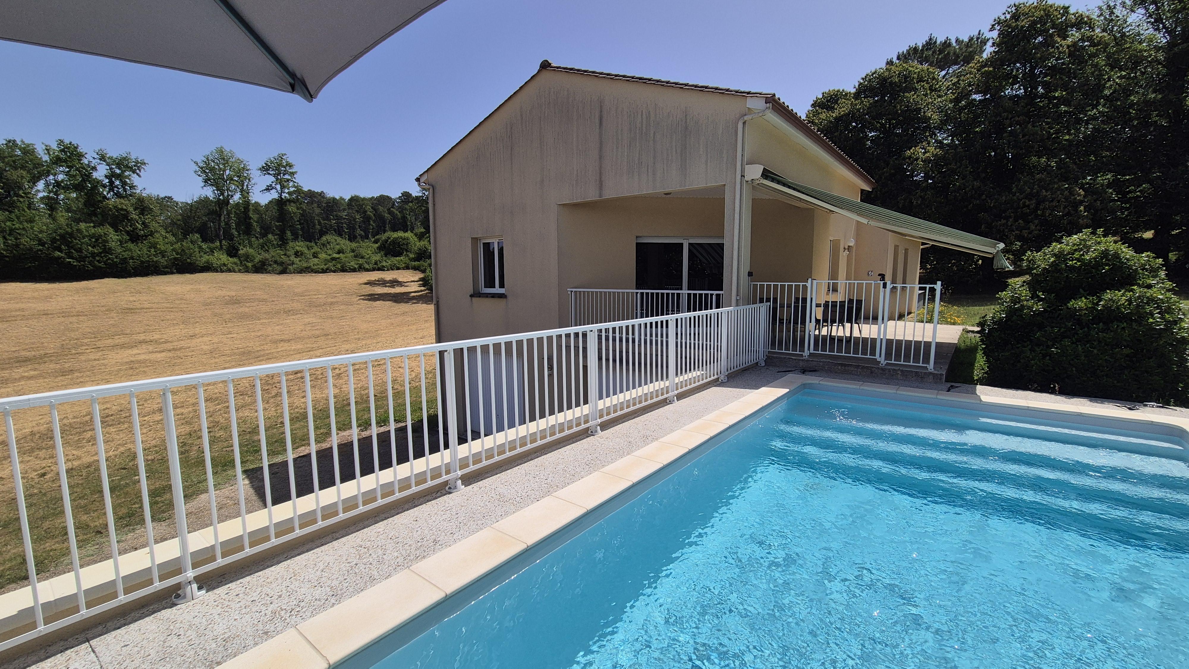 Maison de Verdure climatisée et piscine chauffée