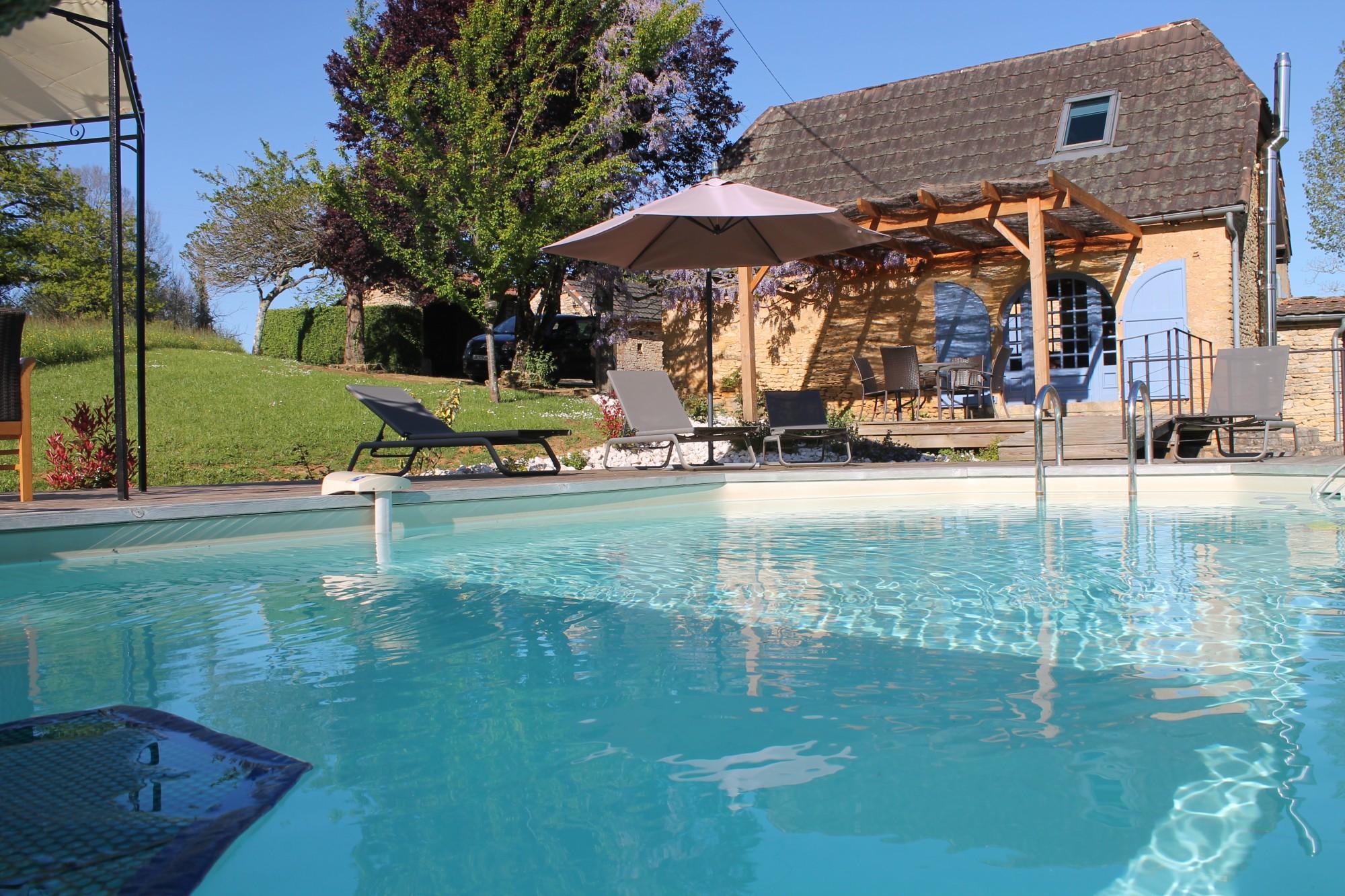 Les Combes avec piscine chauffée au nord Sarlat