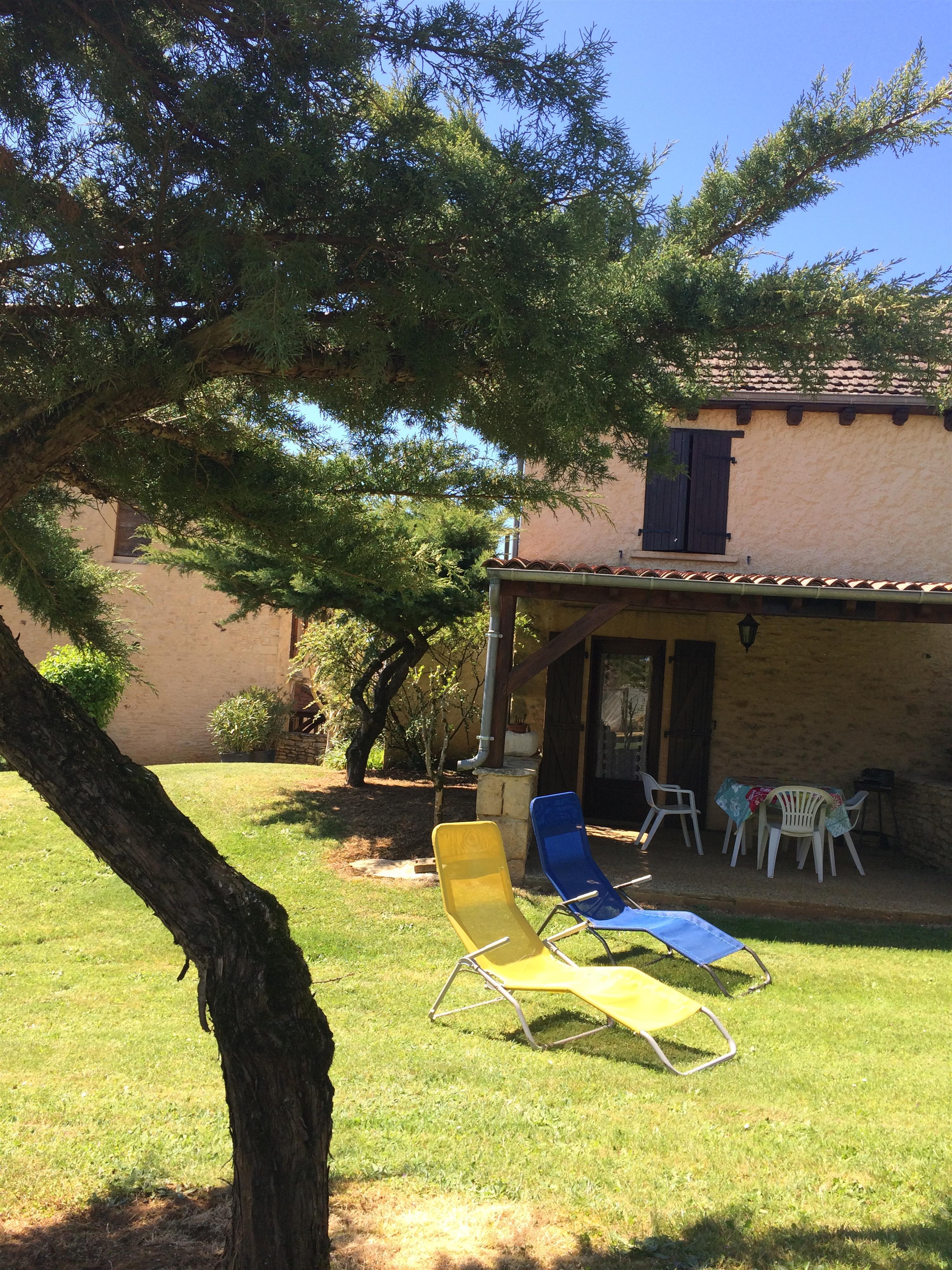 Lapervoisie 1 jardin  piscine et proche de Sarlat
