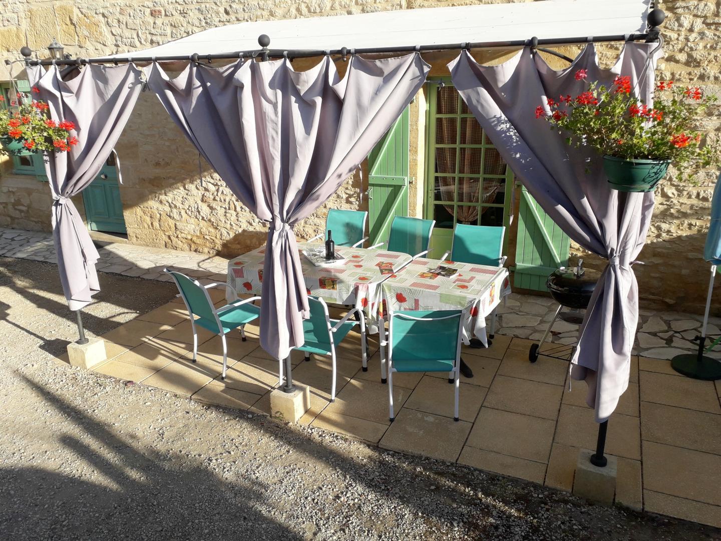 Maison Alexia piscine partagée proche de Sarlat