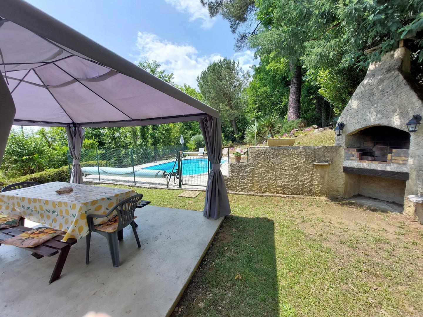 Les Devises avec piscine proche de Sarlat