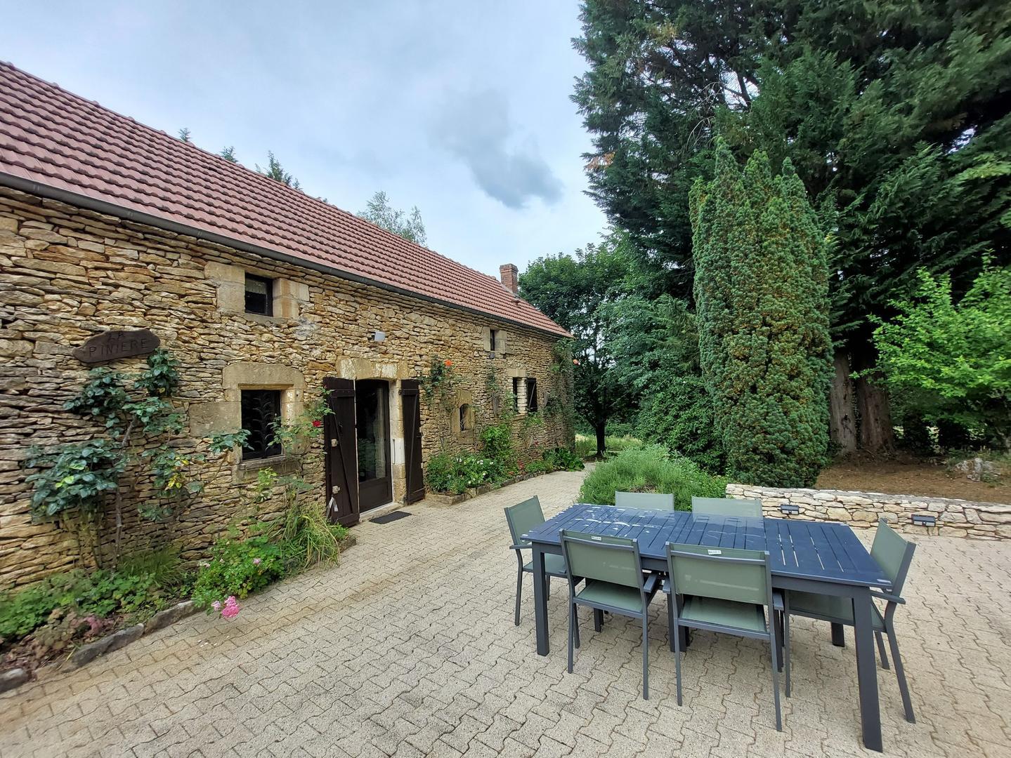 Montant de Fages avec piscine privée proche Sarlat