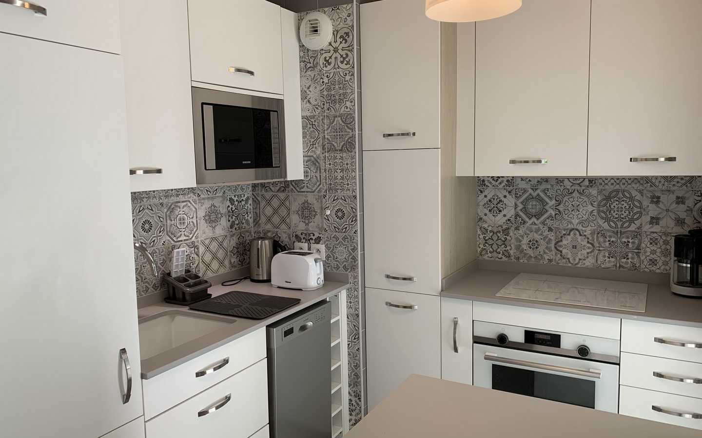Location 82 Taffet Rousseau