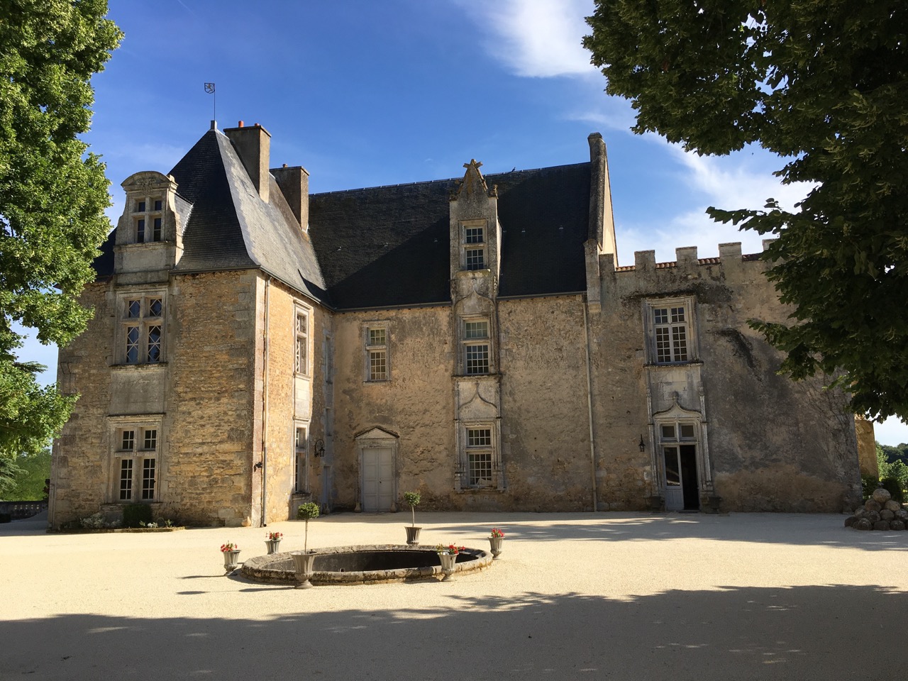 Château de Montreuil-Bonnin - photo 1