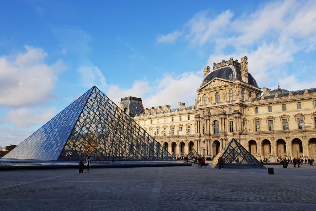 La Micro-Folie | Faites votre visite : Le Louvre en 36 œuvres