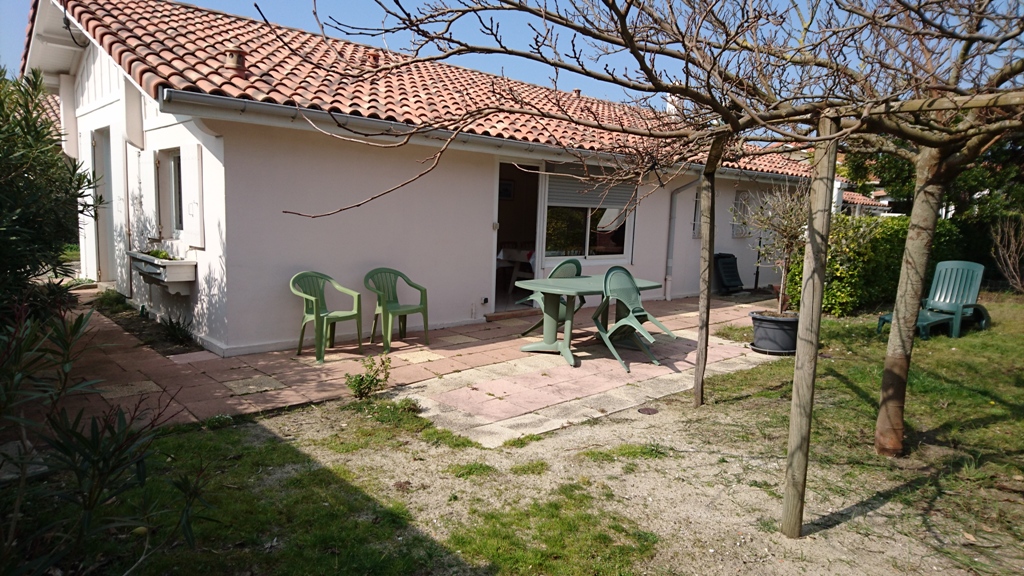 Villa arborée à 300 M de la plage
