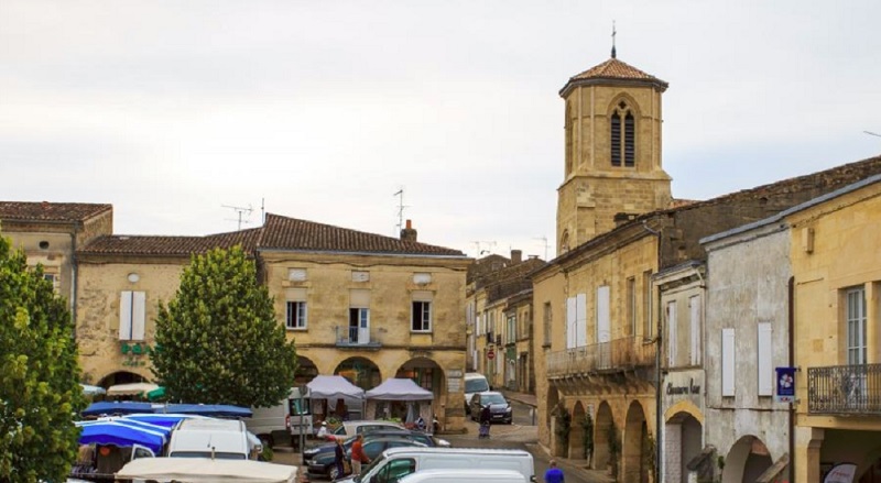 Marché hebdomadaire du mardi matin à Sauveterre-de-Guyenne