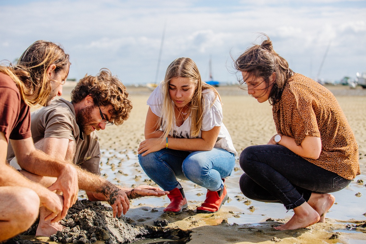Balade et pêche à pied à marée basse en famille