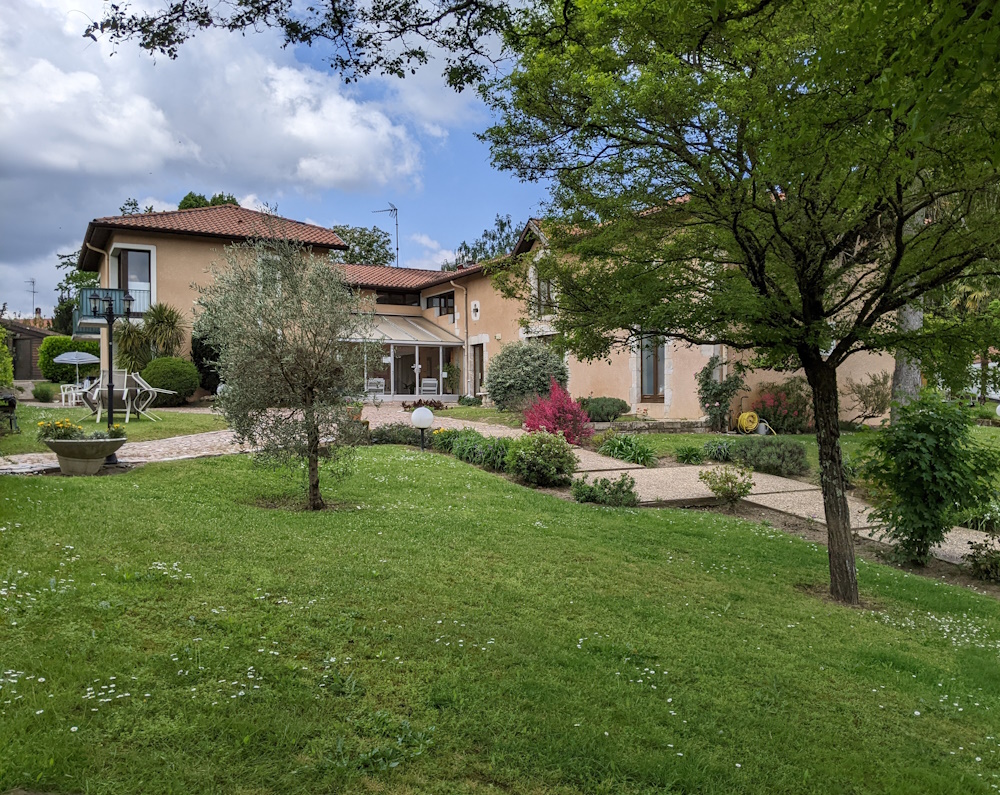 Studios-hôtel Les Acacias