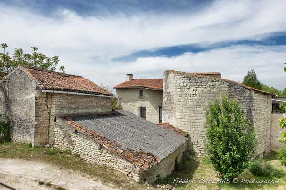 Sentier de la ville fortifiée de Mirebeau_2
