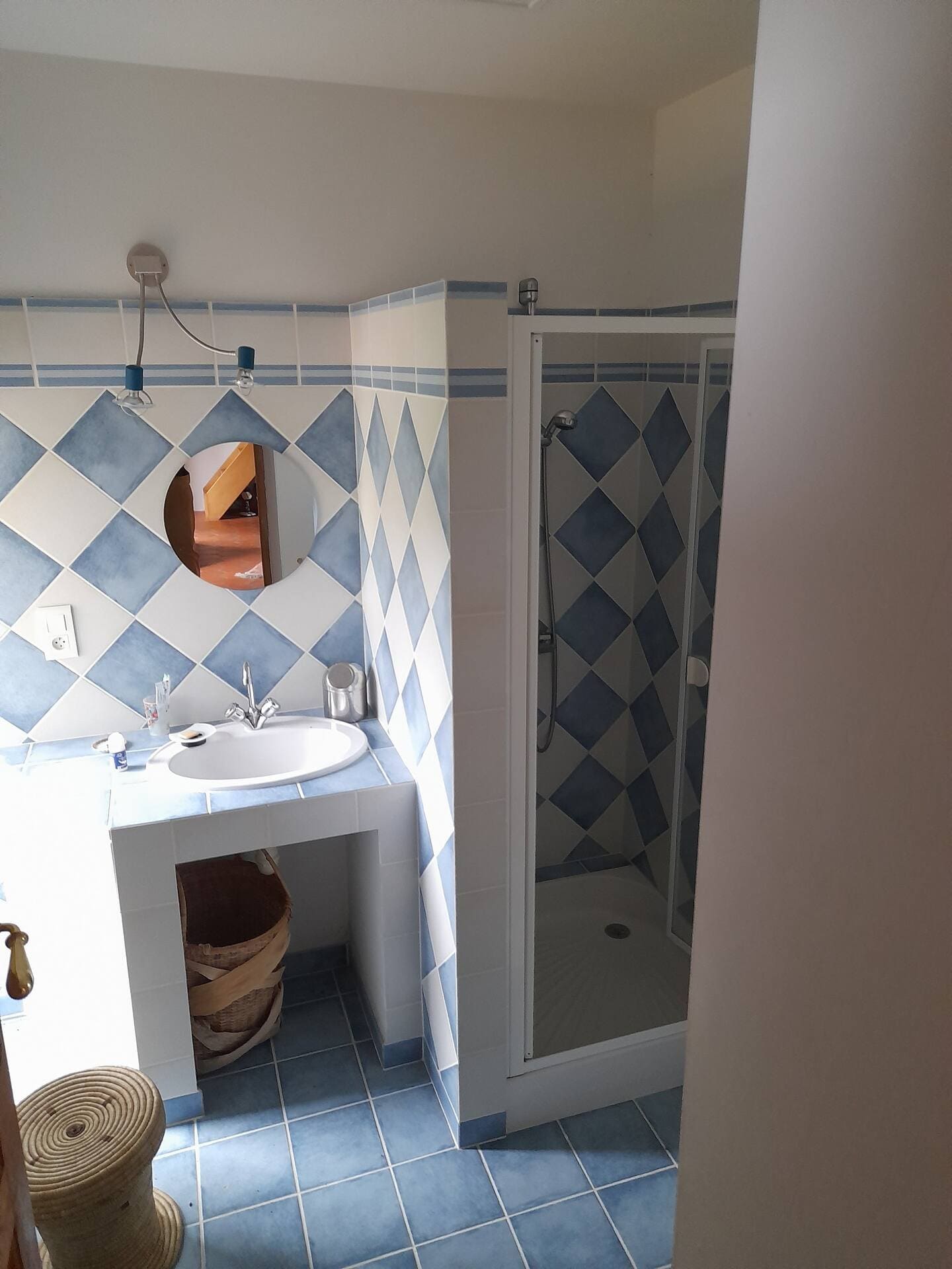 Jean et le petit bois, deux maisonnettes
