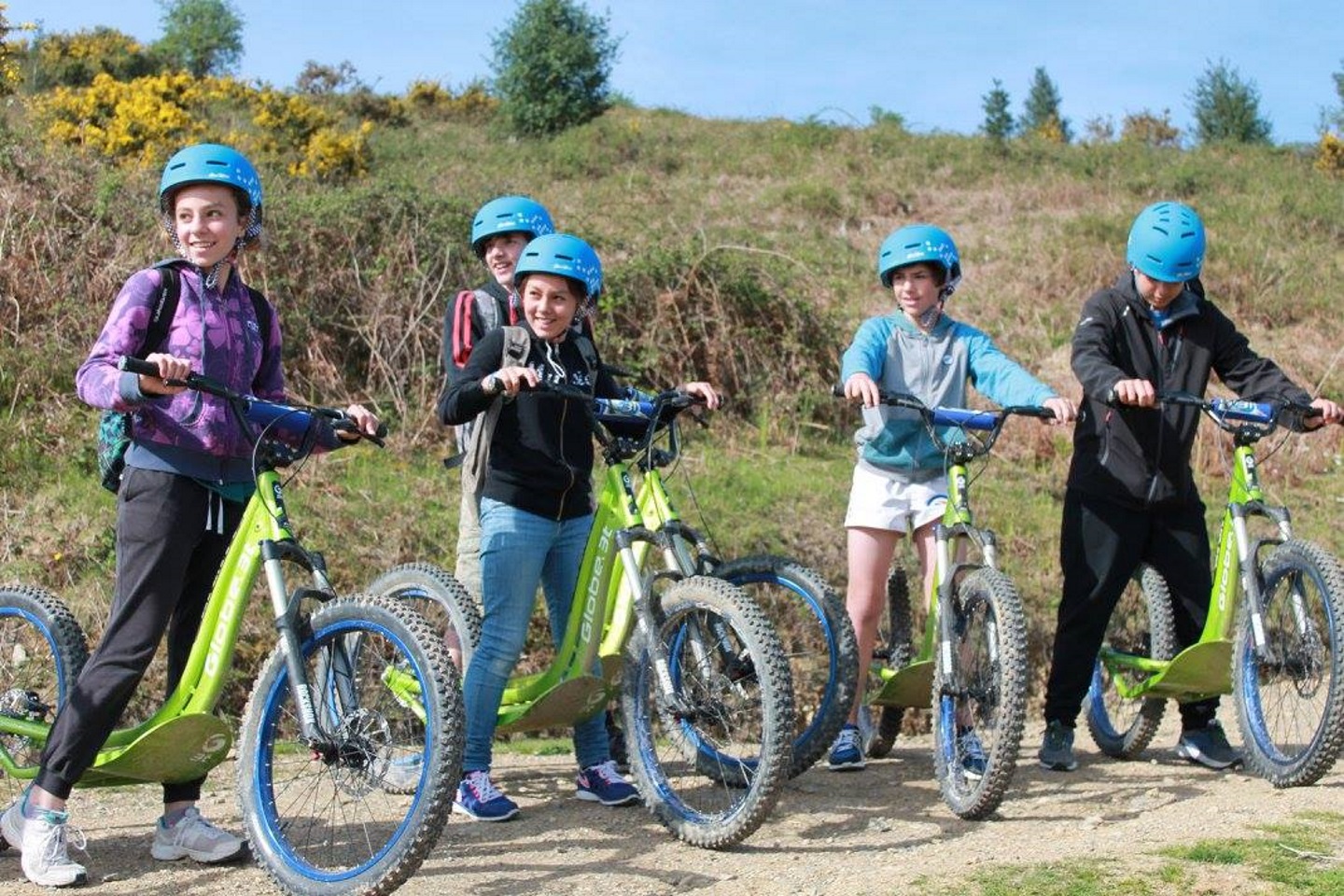Troï-Trott : descente en trottinettes et trottinettes électriques