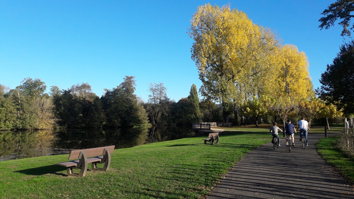 Location de vélos au club de canoë-Kayak de Neuvic