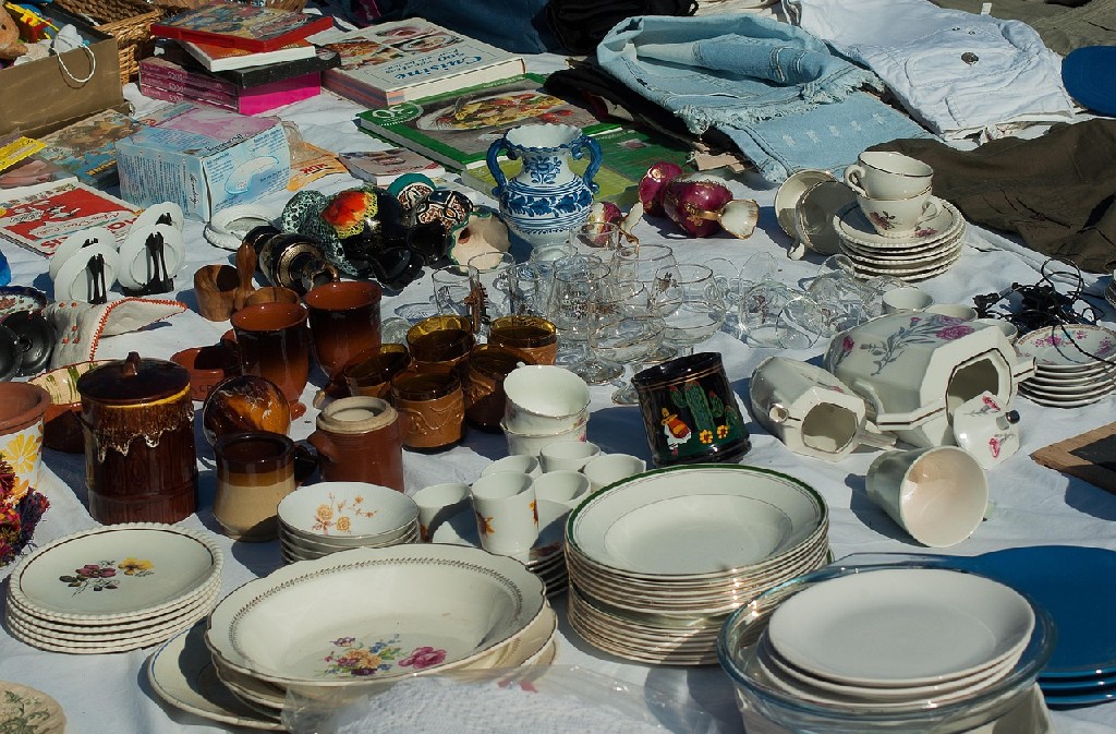Vide Grenier et marché aux puces, Asso Club Rencontre